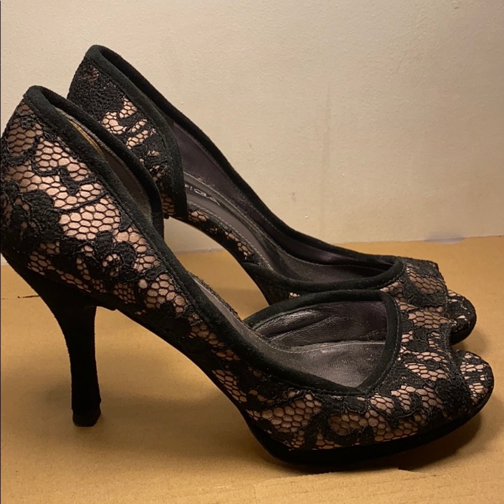 Via Spiga  size 6.5 Black Lace 3 3/4” Heel